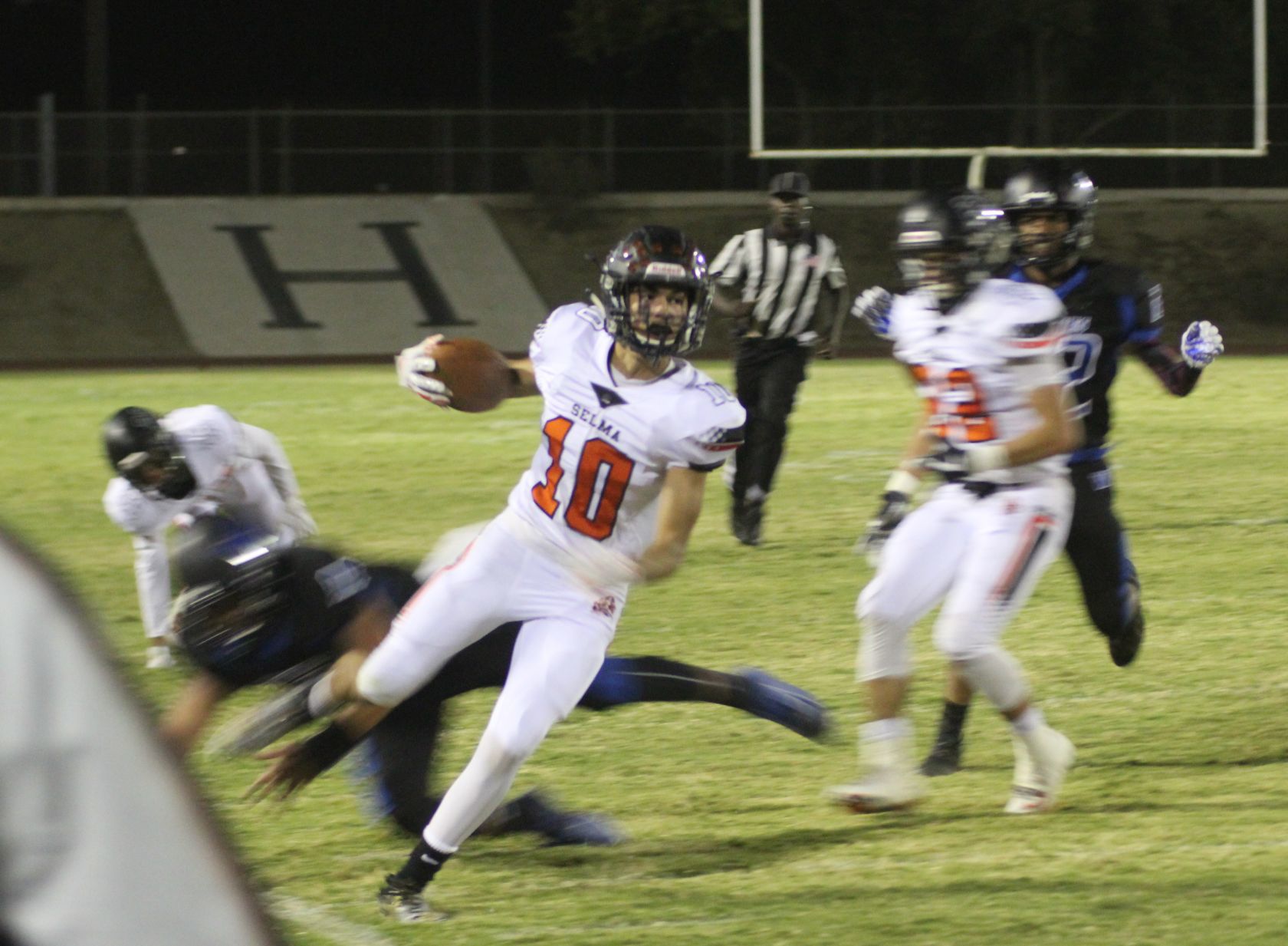 Bears demolish Huskies 49-0, start CSL at 1-0